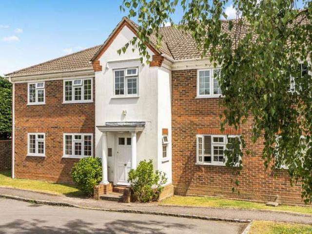 Apartment for sale in Heol-las, Surrey
