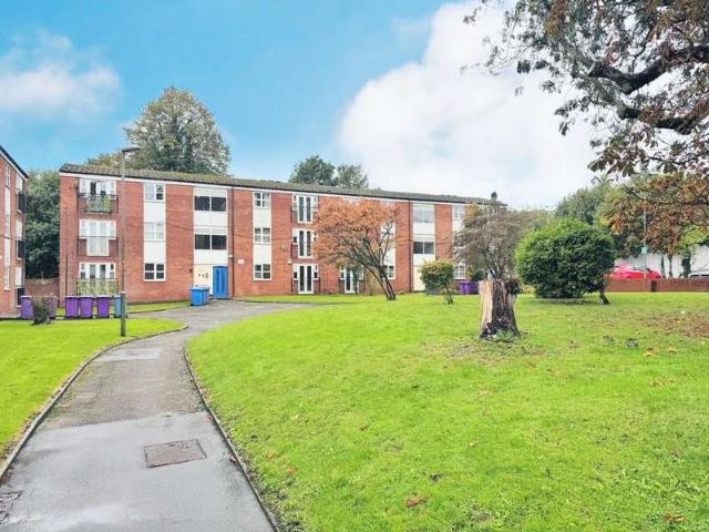 Apartment for sale in Elm Park, Calderstones