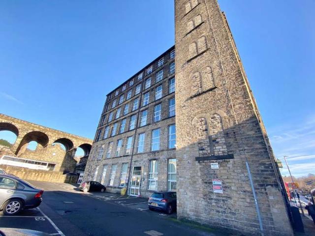 Apartment for sale in Milnsbridge, West Yorkshire