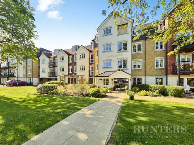 Apartment for sale in The Wrythe, Greater London