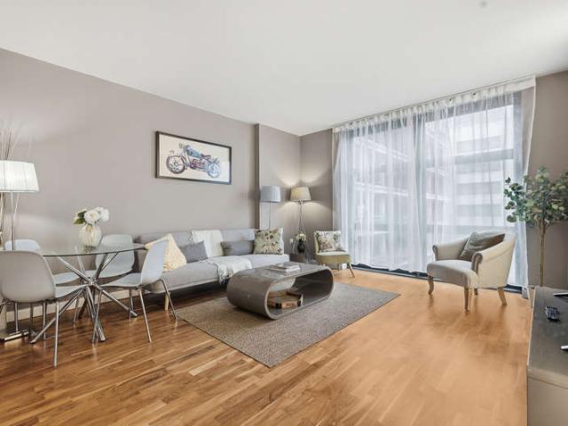 Apartment for sale in Isle Of Dogs, Greater London