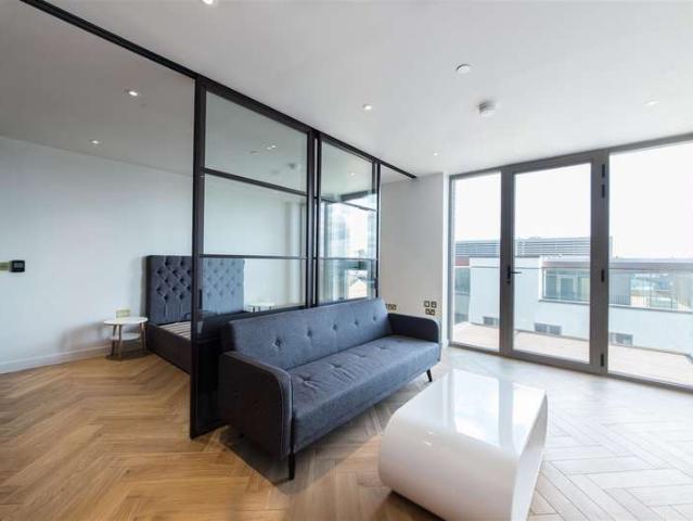 Apartment for sale in West Hampstead, Greater London