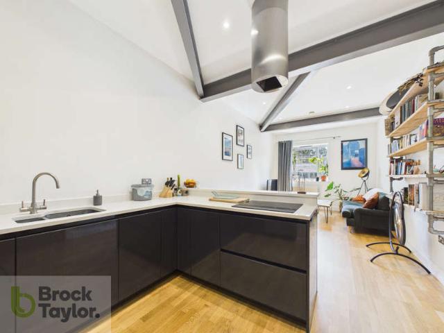 Apartment for sale in Lucastes, Perryfields