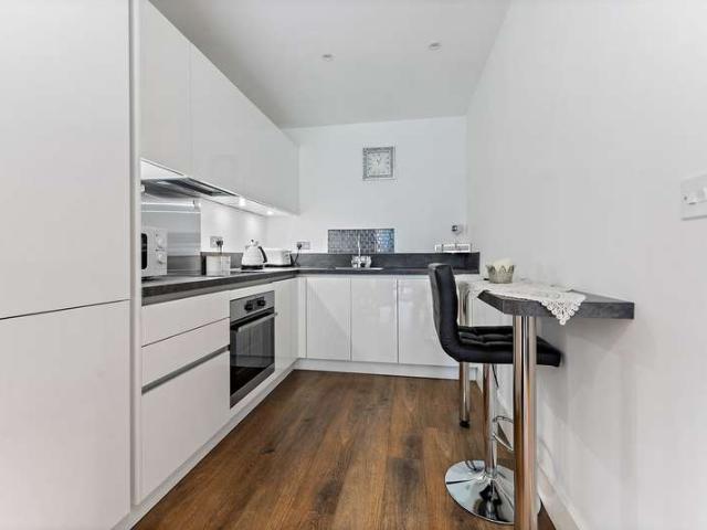 Apartment for sale in Birch Green, Spelthorne