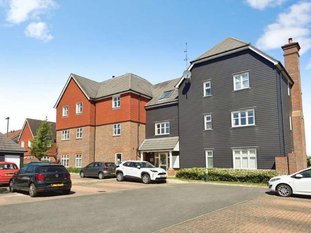 Apartment for sale in Horsham, West Sussex