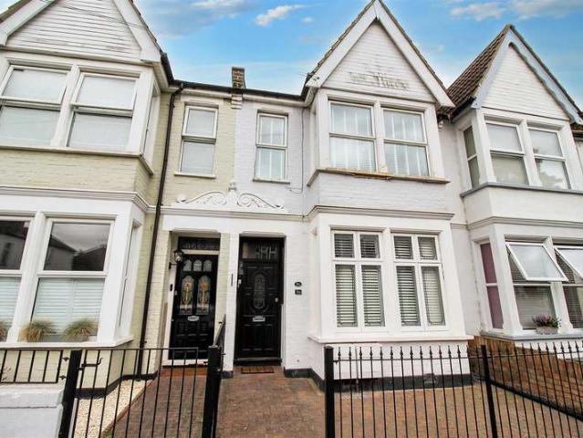 Apartment for sale in Alton Barnes, Essex