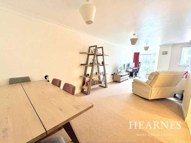 Apartment for sale in Poole