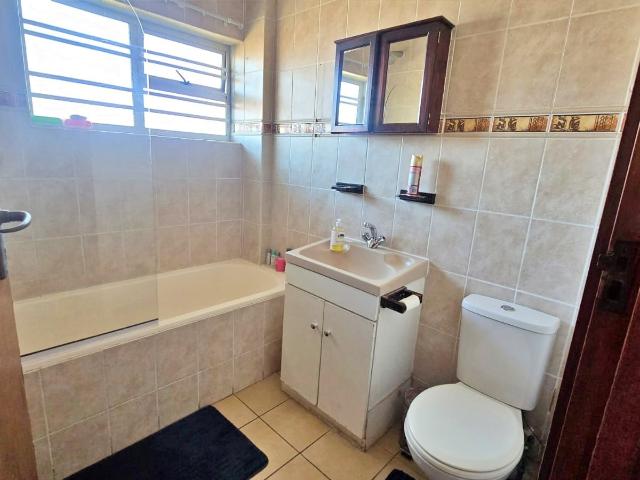 Apartment for sale in Kingsburgh, Kwazulu-natal