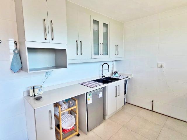 Apartment for sale in Kingsburgh, Kwazulu-natal