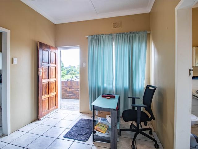 Apartment for sale in Nooitgedacht, Gauteng