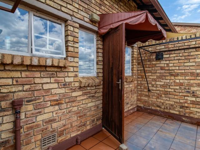 Apartment for sale in Nooitgedacht, Gauteng
