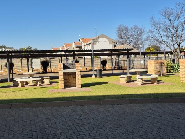 Apartment for sale in Dr Kenneth Kaunda, North West
