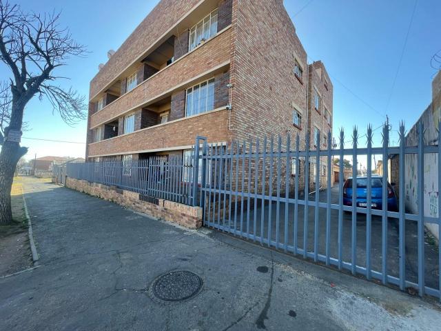 Apartment for sale in Vosloorus, Gauteng