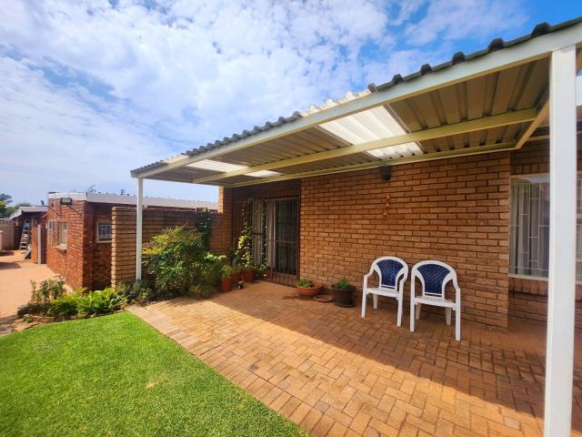Apartment for sale in Dr Kenneth Kaunda, North West