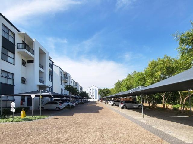 Apartment for sale in Cape Town Ward 107, City of Cape Town