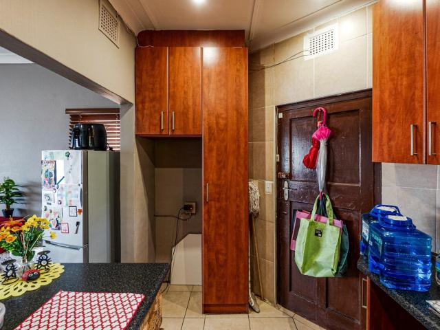 Apartment for sale in Kingsburgh, Kwazulu-natal