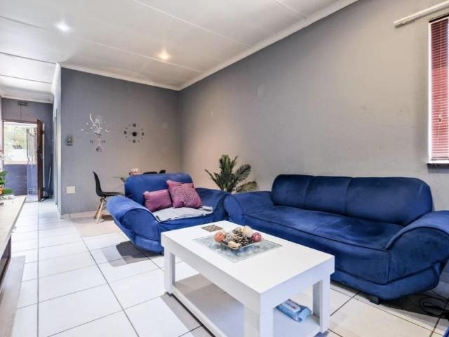 Apartment for sale in Vosloorus, Gauteng
