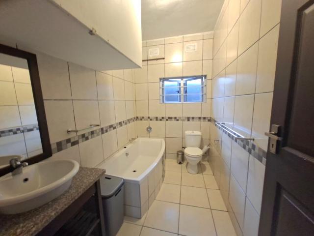 Apartment for sale in Kingsburgh, Kwazulu-natal
