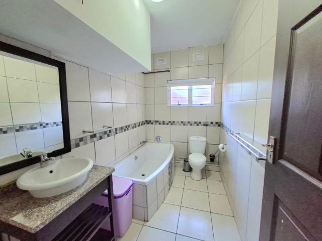 Apartment for sale in Kingsburgh, Kwazulu-natal