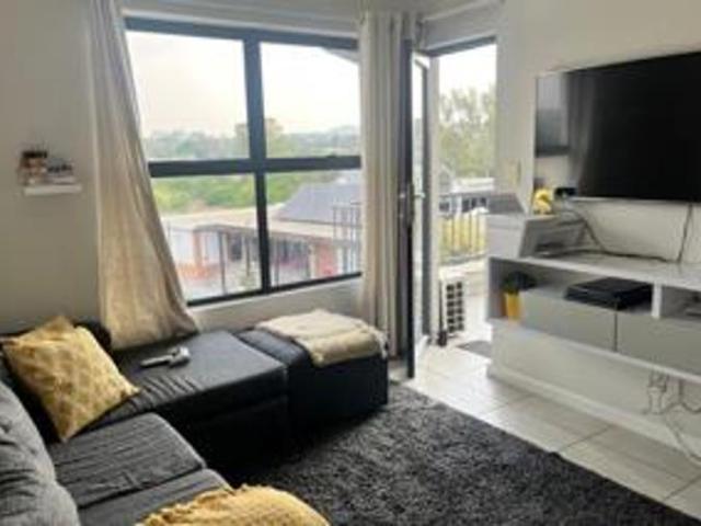 Apartment for rent in Meadowhurst, Randburg