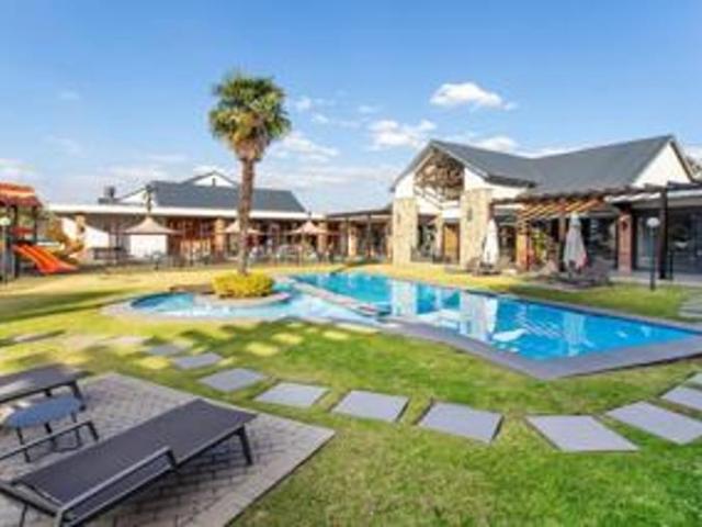 Apartment for rent in Meadowhurst, Randburg