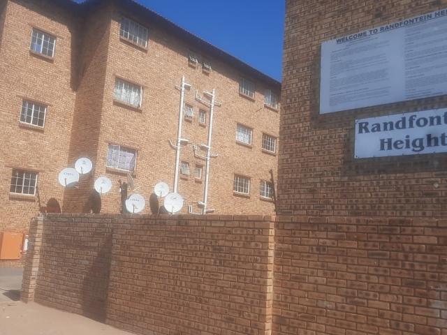 Apartment for rent in Mohlakeng, Gauteng