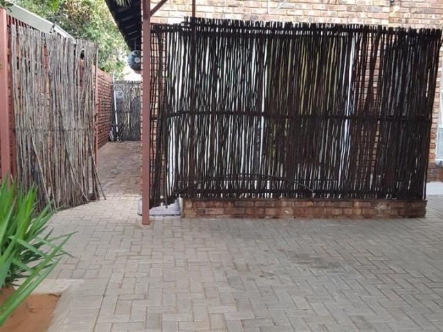 Apartment for rent in Rhodesdene, Sol Plaatje Local Municipality