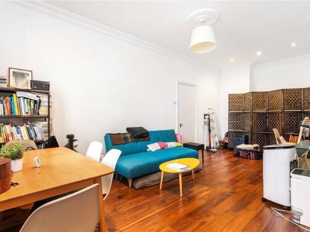 Apartment for rent in Cat Hill, England