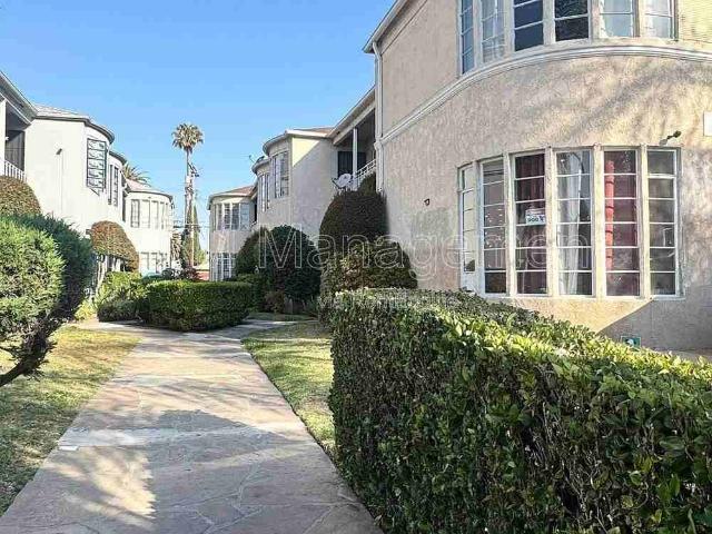 Apartment for rent in Canoga Park, California
