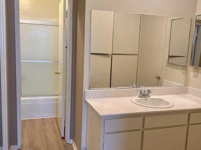 Apartment for rent in Canoga Park, California