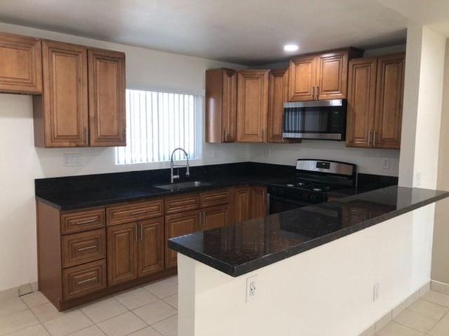 Apartment for rent in Midway City, California