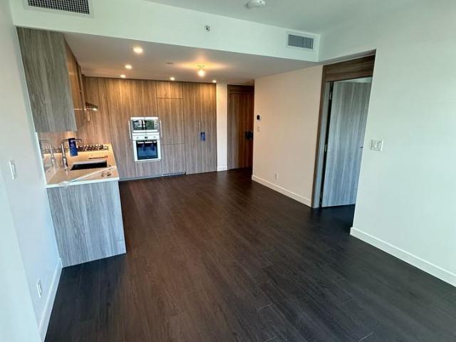 Apartment for rent in Surrey
