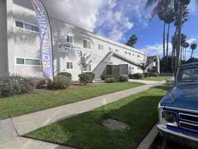 Apartment for rent in Midway City, California