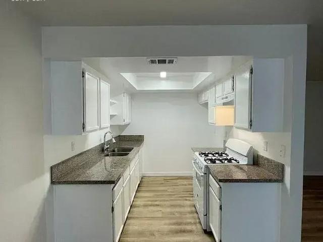 Apartment for rent in Canoga Park, California