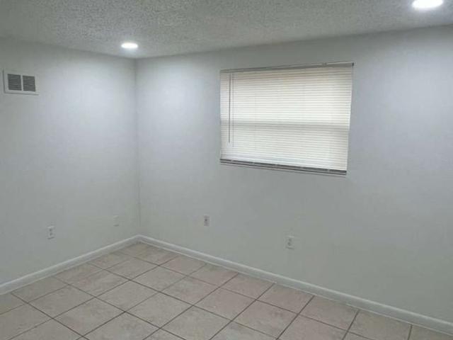 Apartment for rent in University, Florida