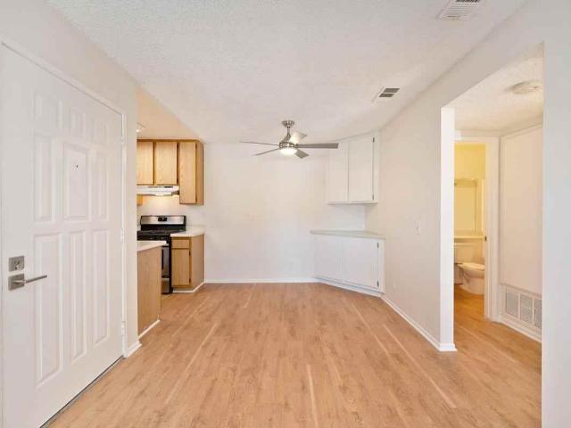 Apartment for rent in Lancaster, California