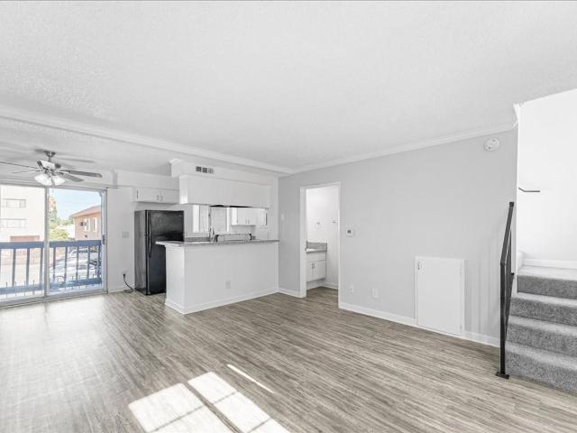 Apartment for rent in Canoga Park, California