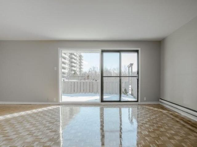 Apartment for rent in Pointe-claire, Quebec