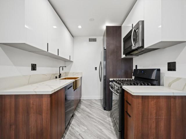 Apartment for rent in Canoga Park, California