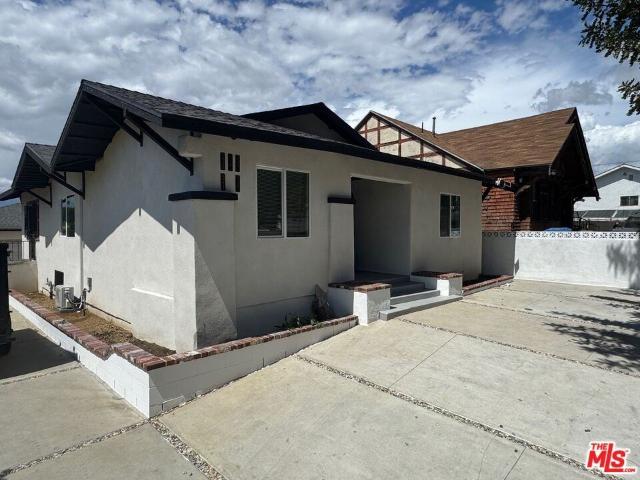 Apartment for rent in Canoga Park, California