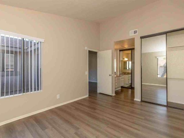 Apartment for rent in Summit Crest, Lake Forest