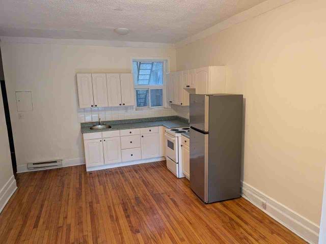 Apartment for rent in Somerset, Ottawa