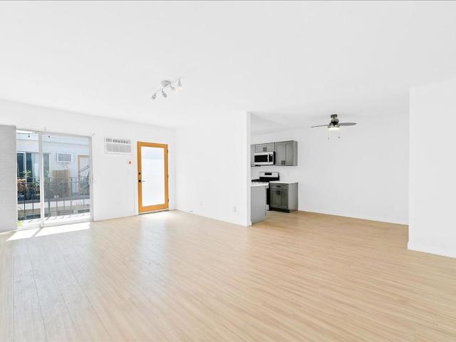 Apartment for rent in Canoga Park, California