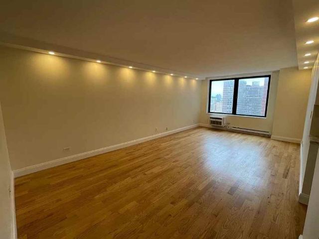 Apartment for rent in Arverne, New York