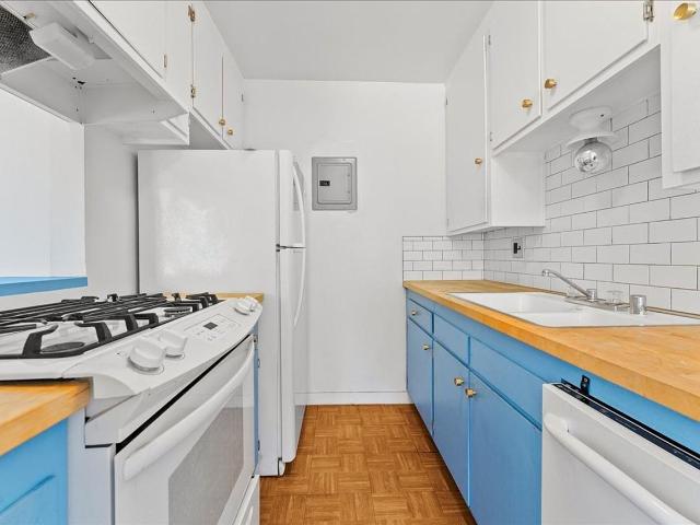 Apartment for rent in Canoga Park, California