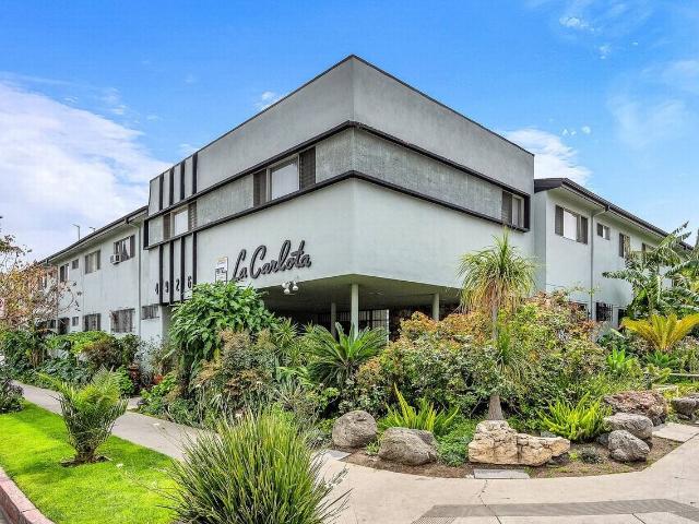 Apartment for rent in Canoga Park, California
