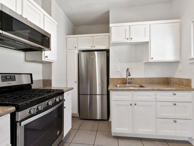 Apartment for rent in Canoga Park, California