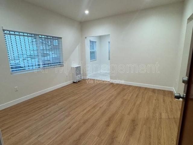 Apartment for rent in Canoga Park, California