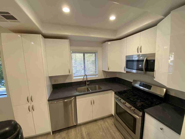Apartment for rent in Canoga Park, California