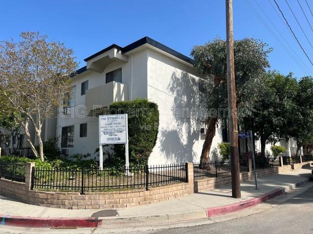 Apartment for rent in Canoga Park, California